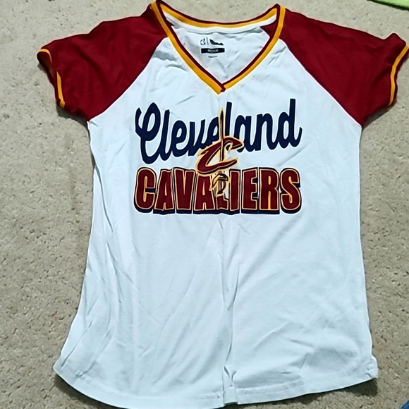 NBA Women's Cleveland Cavaliers Tshirt - Picture 1 of 4